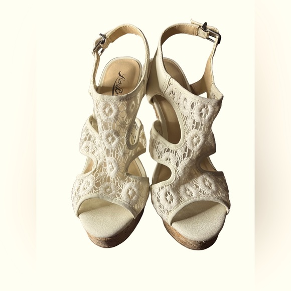 NEW! Lucky Ranette Wedges - Picture 7 of 11